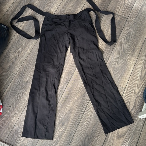 Emporio Armani women’s black
Wool wrap belt pants - Picture 4 of 9